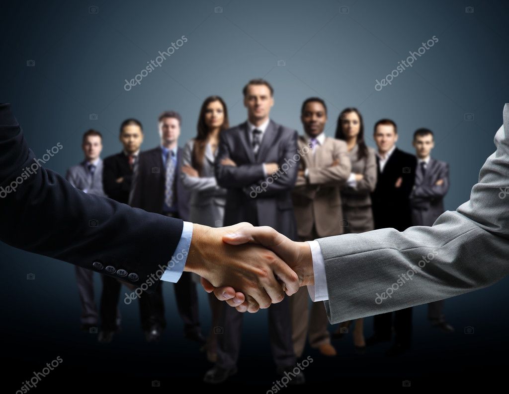Grupo de clientes satisfechos en un entorno de trabajo